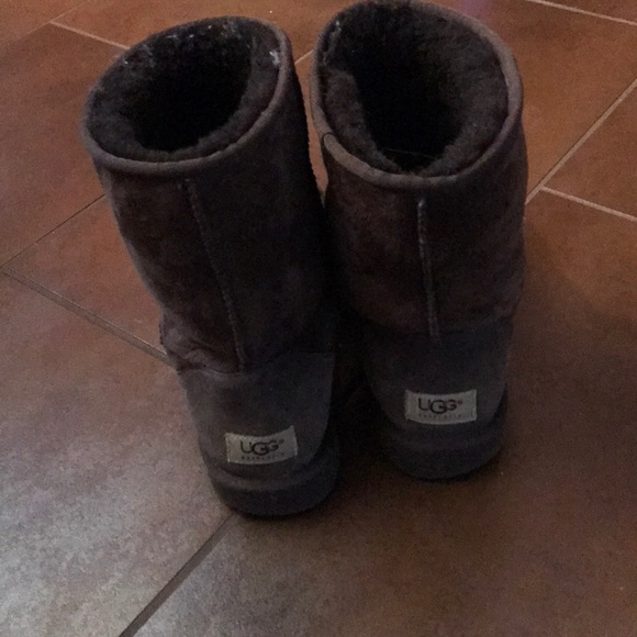 UGGS - Picture 2 of 3